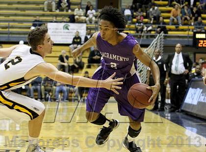 Thumbnail 2 in Sacramento vs. Bishop O'Dowd (Martin Luther King Classic) photogallery.