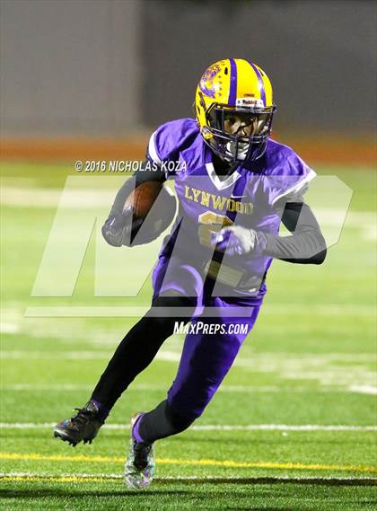 Thumbnail 3 in Warren vs. Lynwood photogallery.
