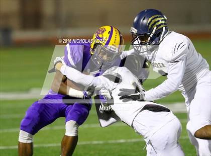Thumbnail 2 in Warren vs. Lynwood photogallery.