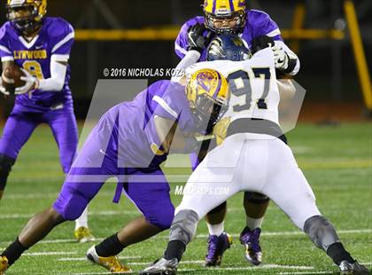 Thumbnail 3 in Warren vs. Lynwood photogallery.