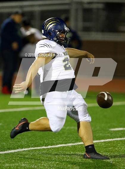 Thumbnail 3 in Warren vs. Lynwood photogallery.