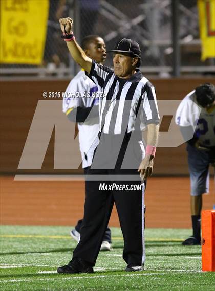 Thumbnail 1 in Warren vs. Lynwood photogallery.