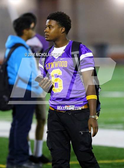 Thumbnail 3 in Warren vs. Lynwood photogallery.