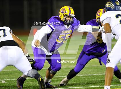 Thumbnail 1 in Warren vs. Lynwood photogallery.