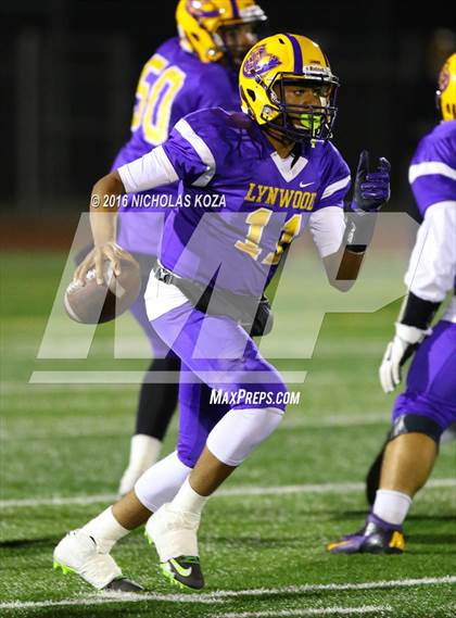 Thumbnail 2 in Warren vs. Lynwood photogallery.