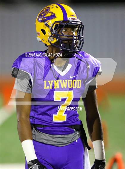 Thumbnail 3 in Warren vs. Lynwood photogallery.