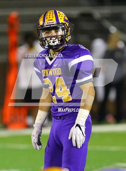 Thumbnail 2 in Warren vs. Lynwood photogallery.