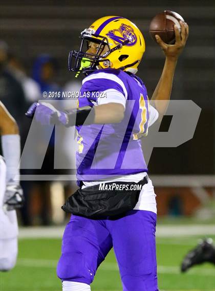 Thumbnail 3 in Warren vs. Lynwood photogallery.