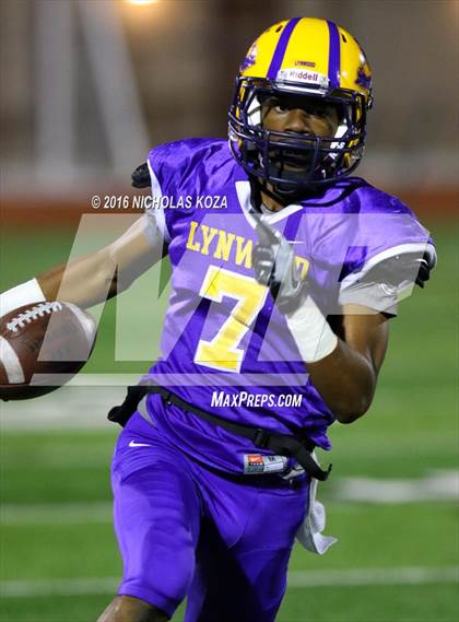 Thumbnail 2 in Warren vs. Lynwood photogallery.