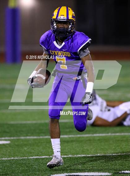 Thumbnail 2 in Warren vs. Lynwood photogallery.