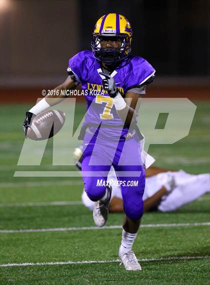Thumbnail 1 in Warren vs. Lynwood photogallery.