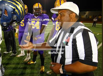 Thumbnail 3 in Warren vs. Lynwood photogallery.