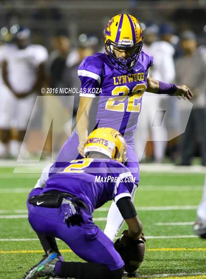 Thumbnail 1 in Warren vs. Lynwood photogallery.