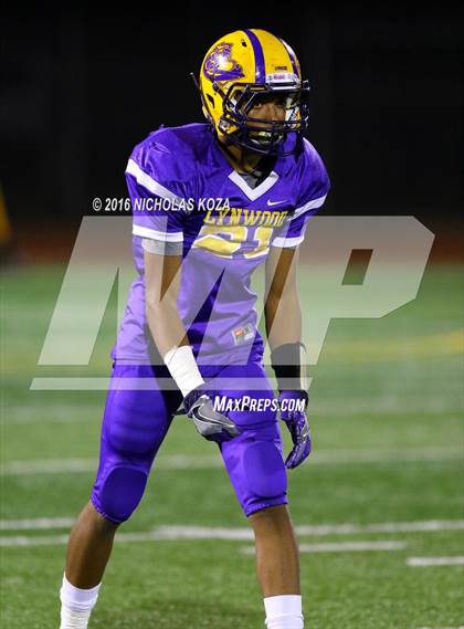 Thumbnail 2 in Warren vs. Lynwood photogallery.
