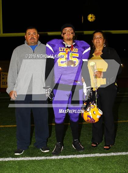 Thumbnail 1 in Warren vs. Lynwood photogallery.