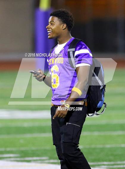 Thumbnail 2 in Warren vs. Lynwood photogallery.