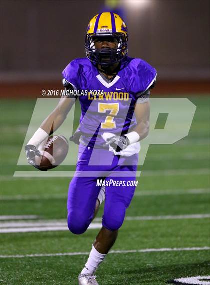 Thumbnail 3 in Warren vs. Lynwood photogallery.