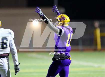 Thumbnail 2 in Warren vs. Lynwood photogallery.