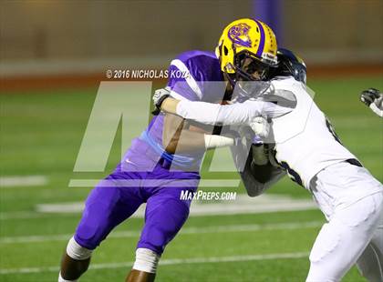 Thumbnail 1 in Warren vs. Lynwood photogallery.