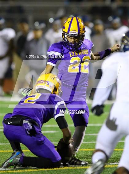 Thumbnail 2 in Warren vs. Lynwood photogallery.