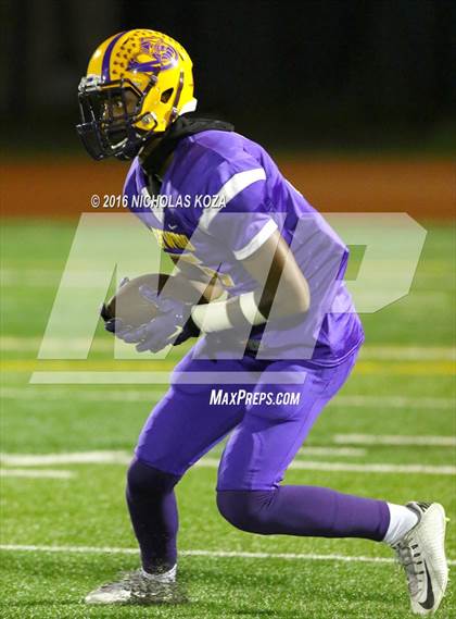 Thumbnail 1 in Warren vs. Lynwood photogallery.