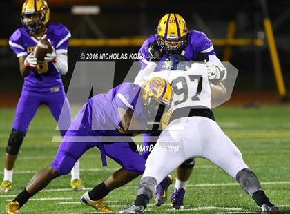 Thumbnail 2 in Warren vs. Lynwood photogallery.