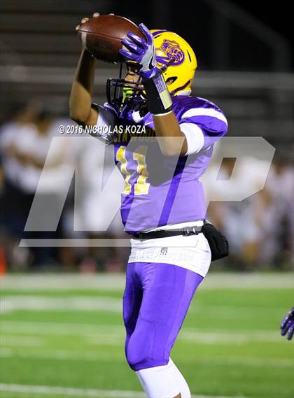 Thumbnail 3 in Warren vs. Lynwood photogallery.