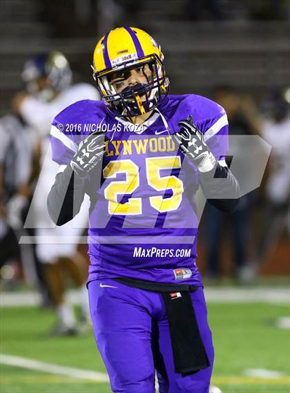 Thumbnail 3 in Warren vs. Lynwood photogallery.