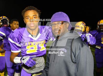 Thumbnail 2 in Warren vs. Lynwood photogallery.