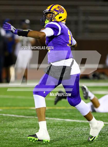 Thumbnail 2 in Warren vs. Lynwood photogallery.