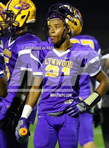 Thumbnail 1 in Warren vs. Lynwood photogallery.