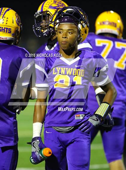 Thumbnail 3 in Warren vs. Lynwood photogallery.