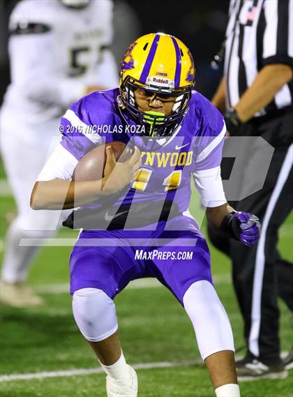 Thumbnail 1 in Warren vs. Lynwood photogallery.