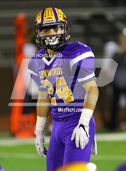 Thumbnail 1 in Warren vs. Lynwood photogallery.