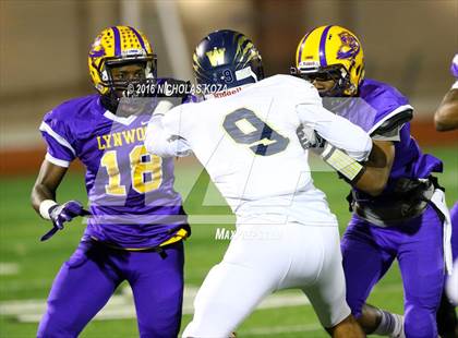 Thumbnail 3 in Warren vs. Lynwood photogallery.