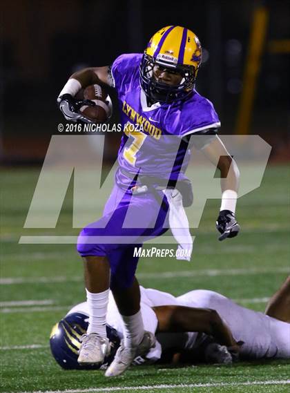 Thumbnail 2 in Warren vs. Lynwood photogallery.