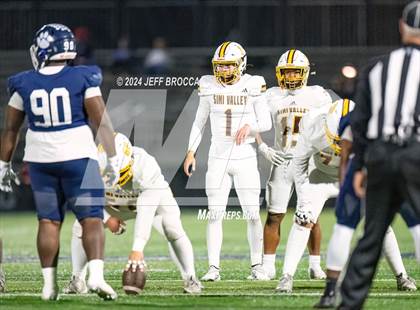 Thumbnail 1 in Simi Valley vs. Loyola photogallery.