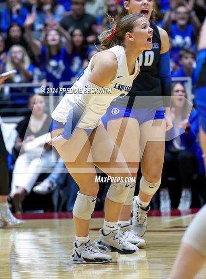 Thumbnail 2 in Bellville vs. Decatur (UIL 4A Volleyball Division I Final) photogallery.