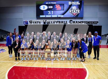 Thumbnail 2 in Bellville vs. Decatur (UIL 4A Volleyball Division I Final) photogallery.