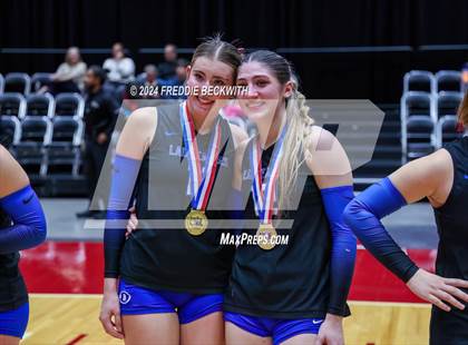 Thumbnail 1 in Bellville vs. Decatur (UIL 4A Volleyball Division I Final) photogallery.