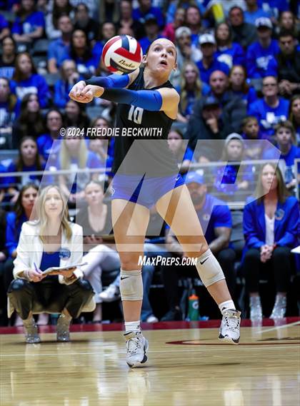 Thumbnail 3 in Bellville vs. Decatur (UIL 4A Volleyball Division I Final) photogallery.