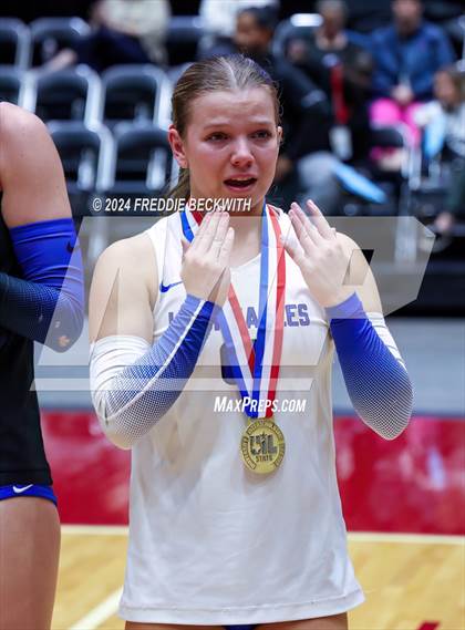 Thumbnail 2 in Bellville vs. Decatur (UIL 4A Volleyball Division I Final) photogallery.