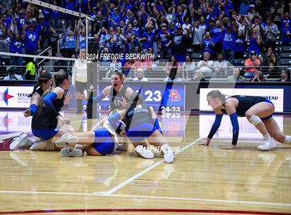 Thumbnail 2 in Bellville vs. Decatur (UIL 4A Volleyball Division I Final) photogallery.