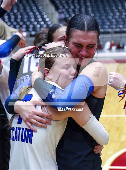 Thumbnail 1 in Bellville vs. Decatur (UIL 4A Volleyball Division I Final) photogallery.