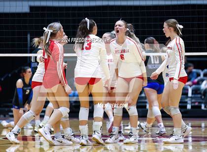 Thumbnail 2 in Bellville vs. Decatur (UIL 4A Volleyball Division I Final) photogallery.