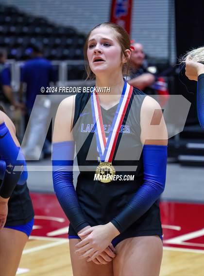 Thumbnail 2 in Bellville vs. Decatur (UIL 4A Volleyball Division I Final) photogallery.
