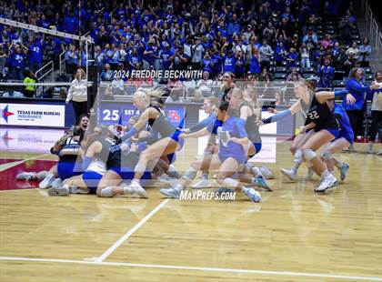 Thumbnail 2 in Bellville vs. Decatur (UIL 4A Volleyball Division I Final) photogallery.