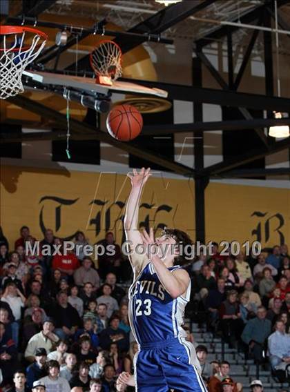 Thumbnail 1 in Sullivan East vs Unicoi County (Region 1 AA Finals) photogallery.