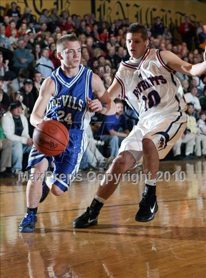 Thumbnail 3 in Sullivan East vs Unicoi County (Region 1 AA Finals) photogallery.