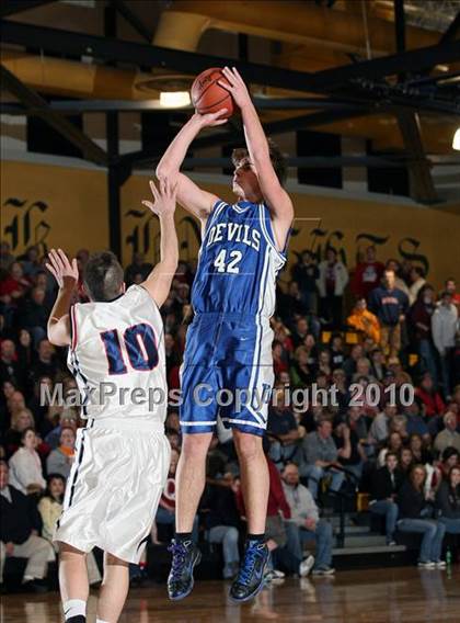 Thumbnail 1 in Sullivan East vs Unicoi County (Region 1 AA Finals) photogallery.